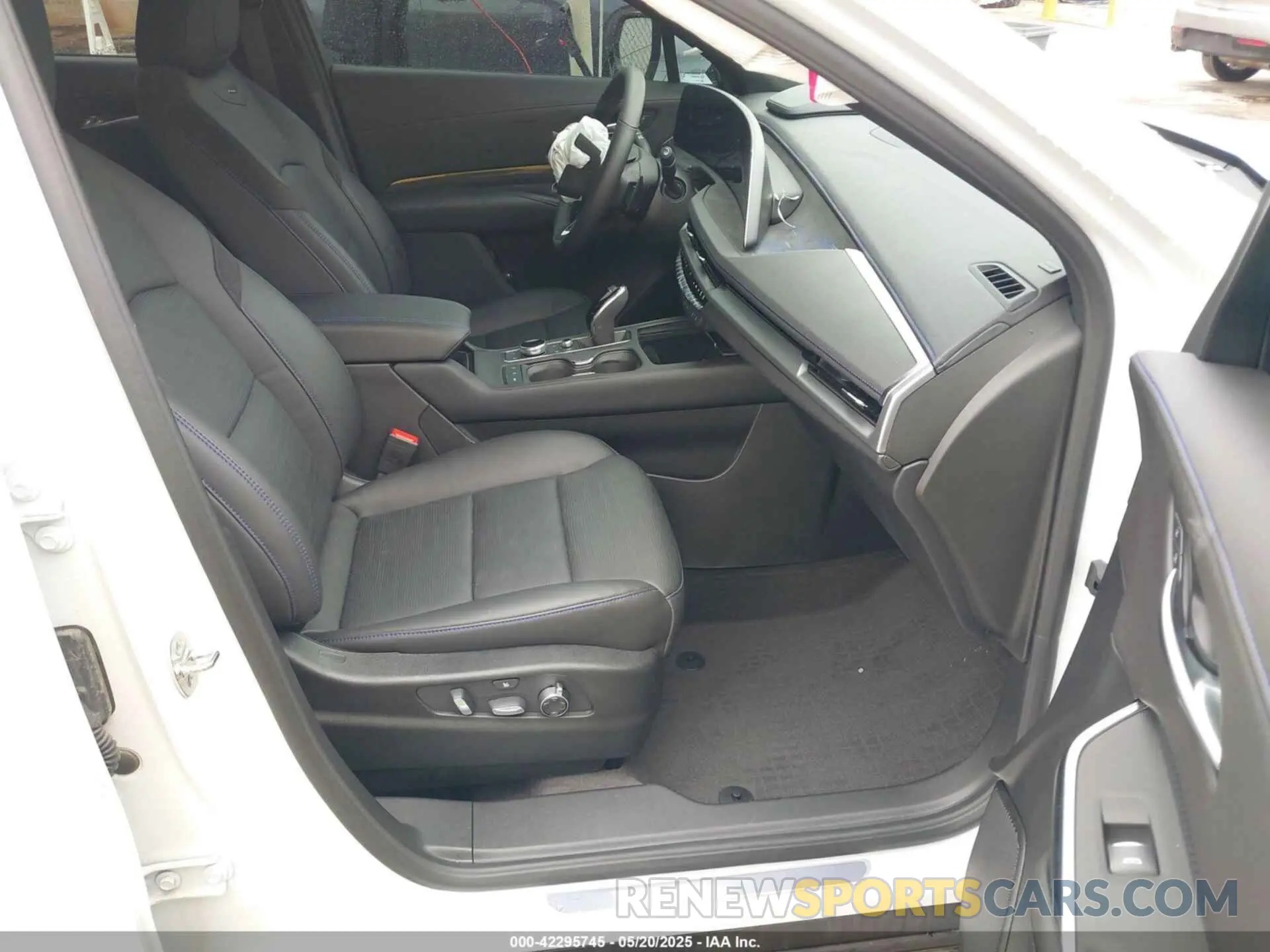 5 fotografías del automóvil dañado 1GYFZFR40RF223782 CADILLAC XT4 2024