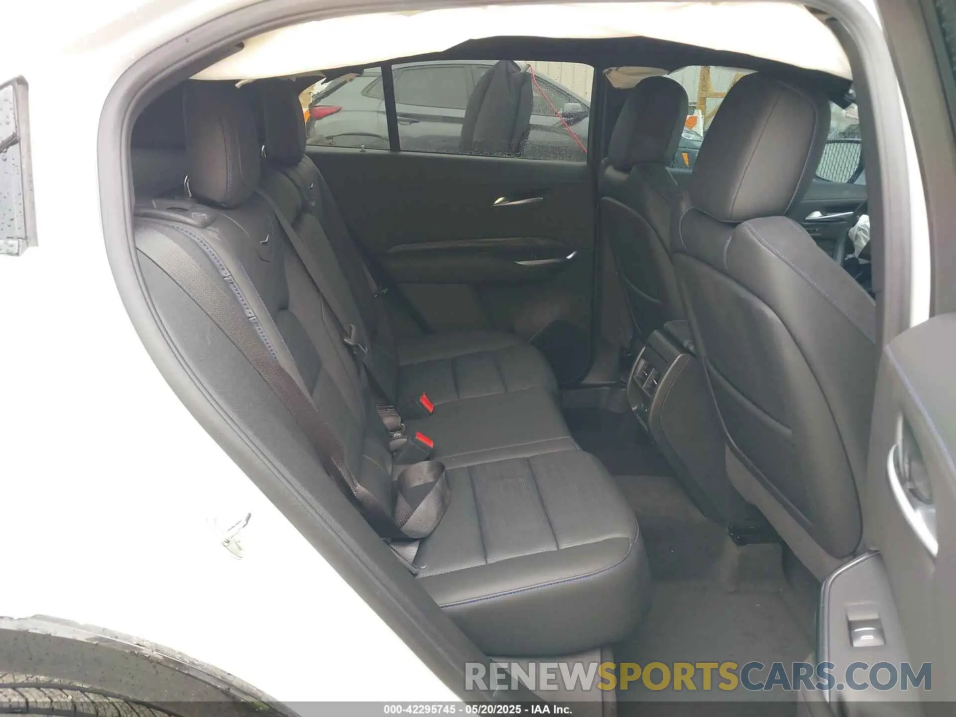 8 fotografías del automóvil dañado 1GYFZFR40RF223782 CADILLAC XT4 2024
