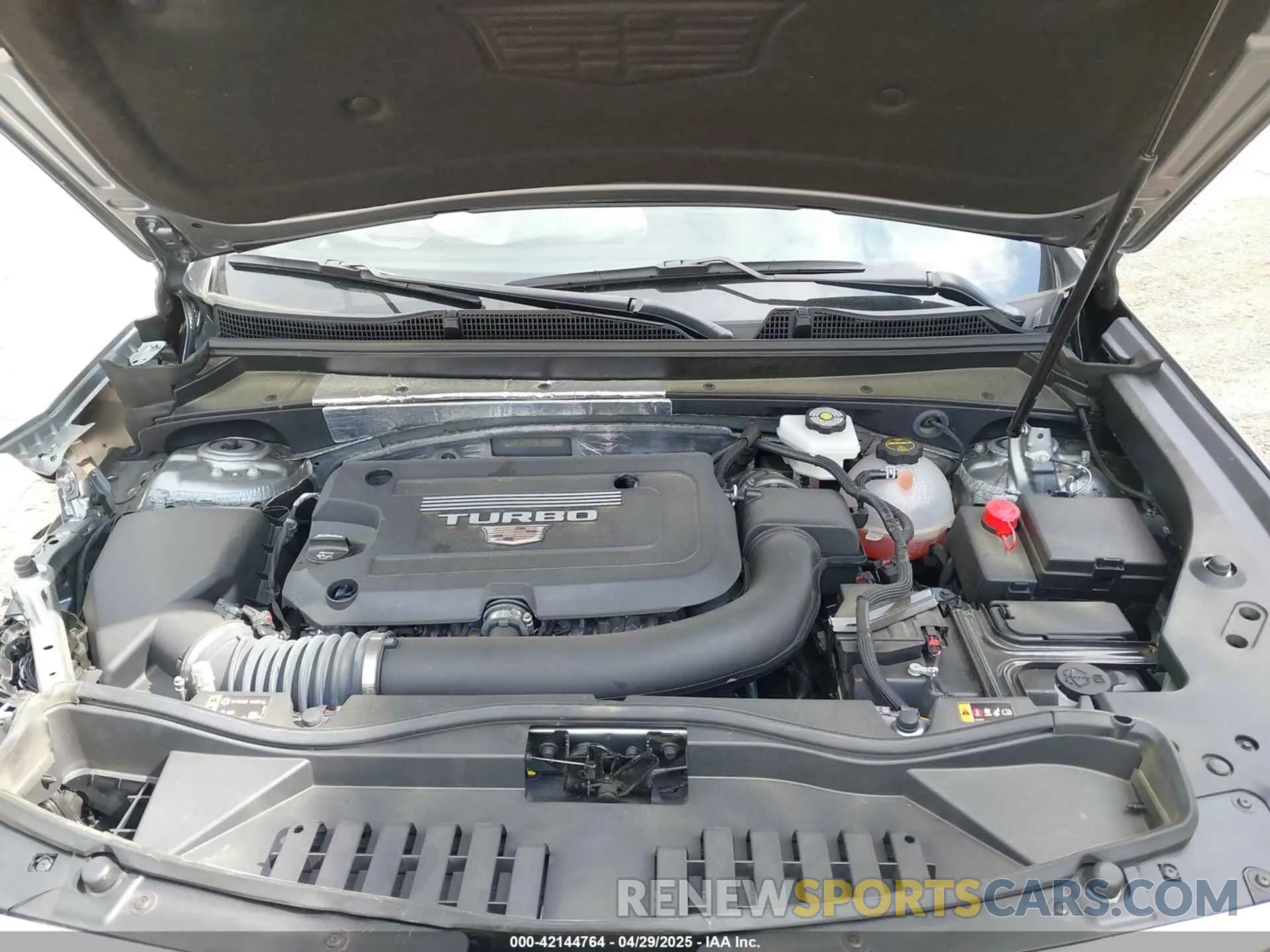 10 fotografías del automóvil dañado 1GYFZCR41SF142388 CADILLAC XT4 2025