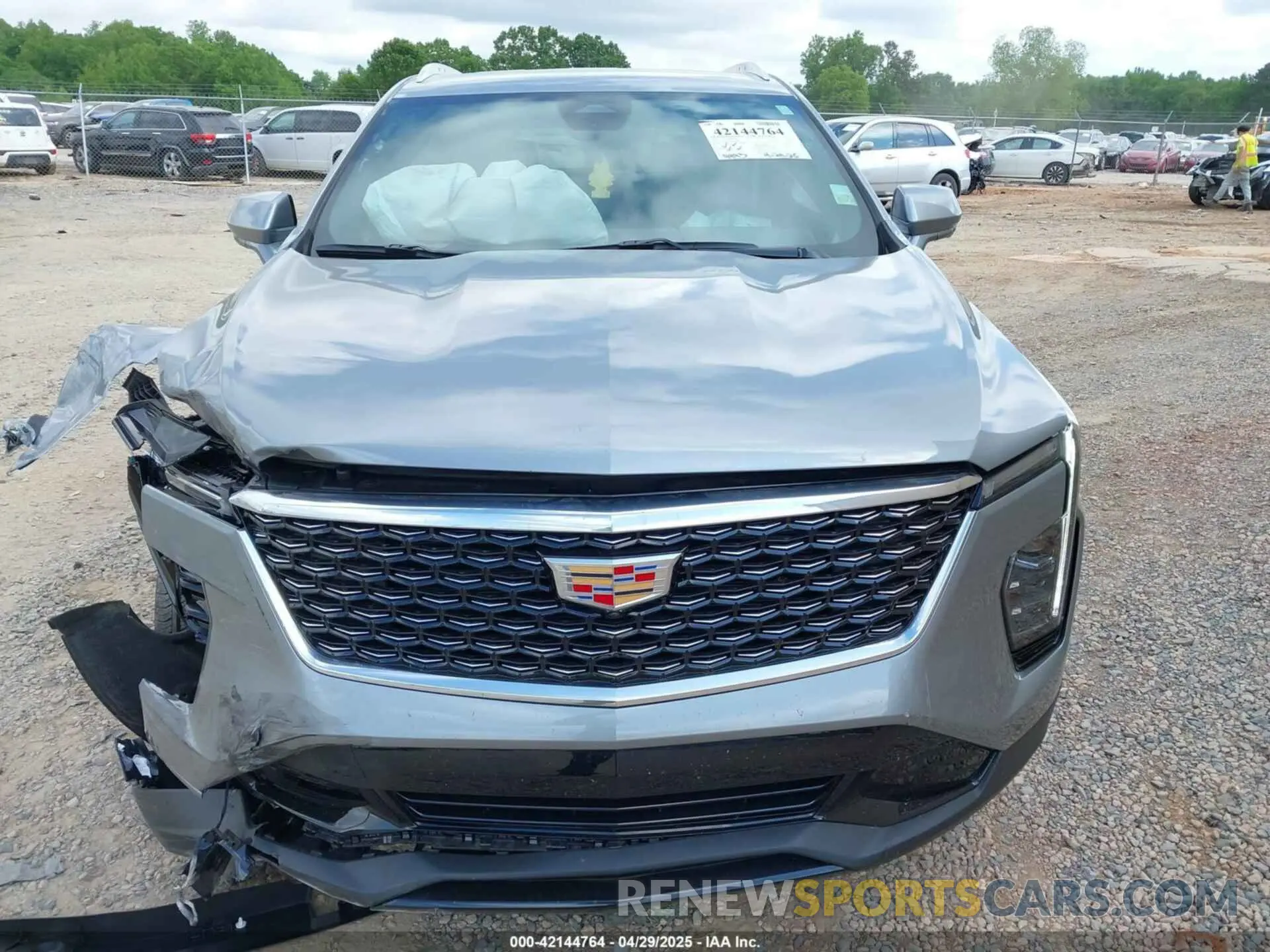 12 fotografías del automóvil dañado 1GYFZCR41SF142388 CADILLAC XT4 2025