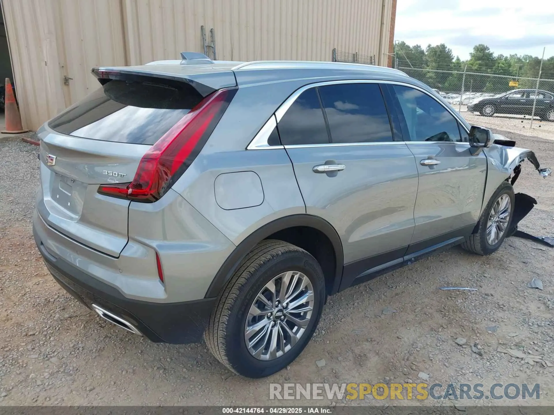 4 fotografías del automóvil dañado 1GYFZCR41SF142388 CADILLAC XT4 2025
