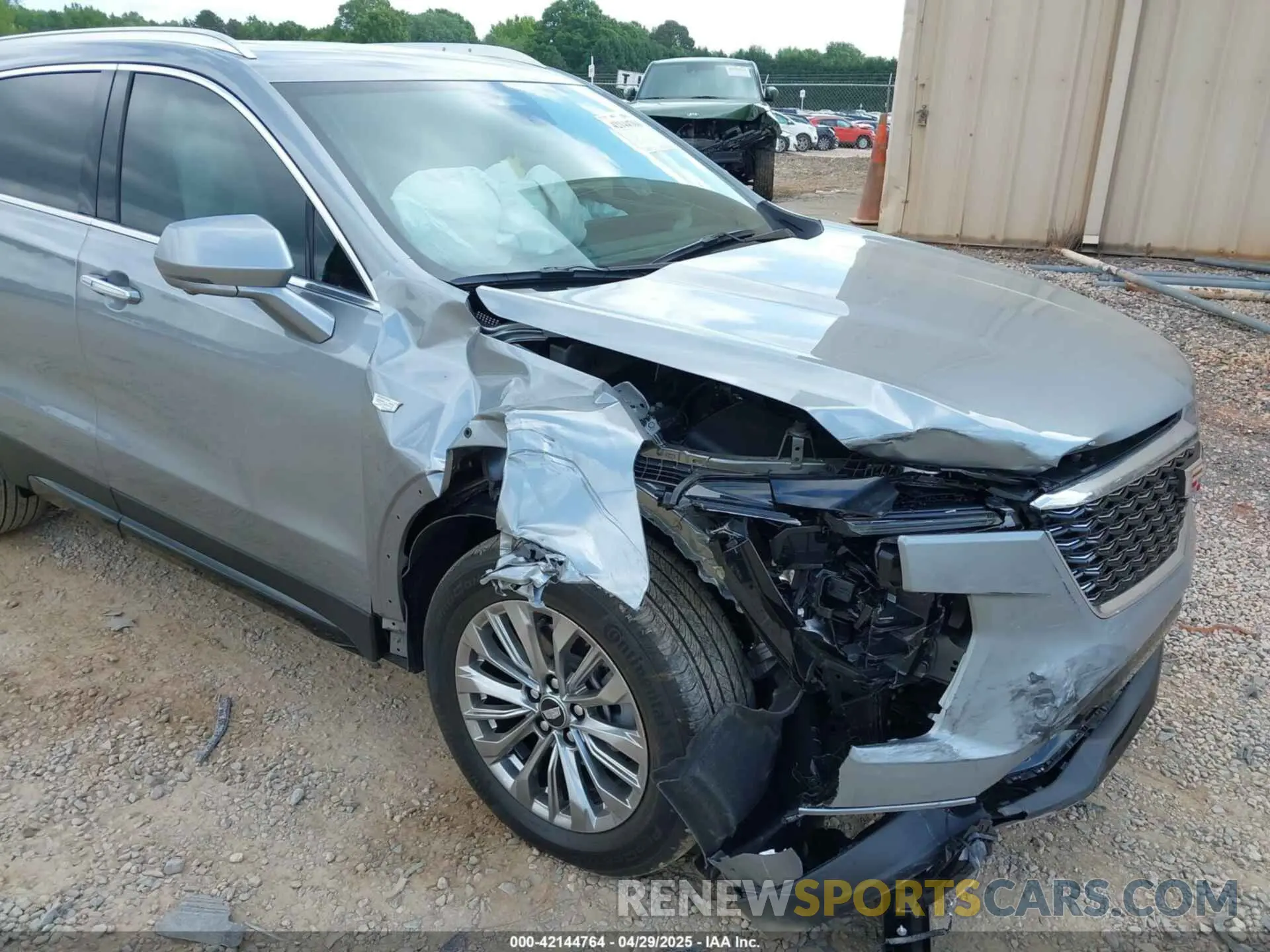6 fotografías del automóvil dañado 1GYFZCR41SF142388 CADILLAC XT4 2025