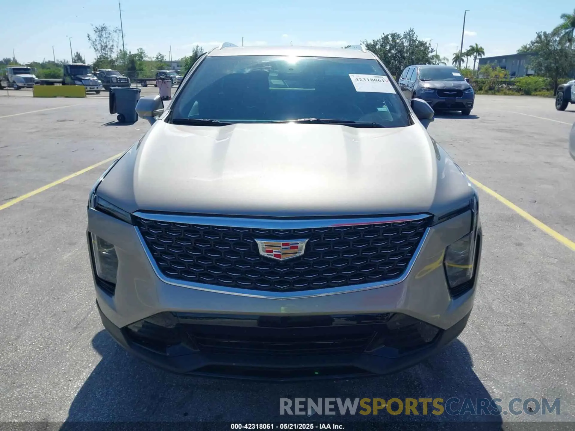 12 fotografías del automóvil dañado 1GYFZCR41SF152998 CADILLAC XT4 2025