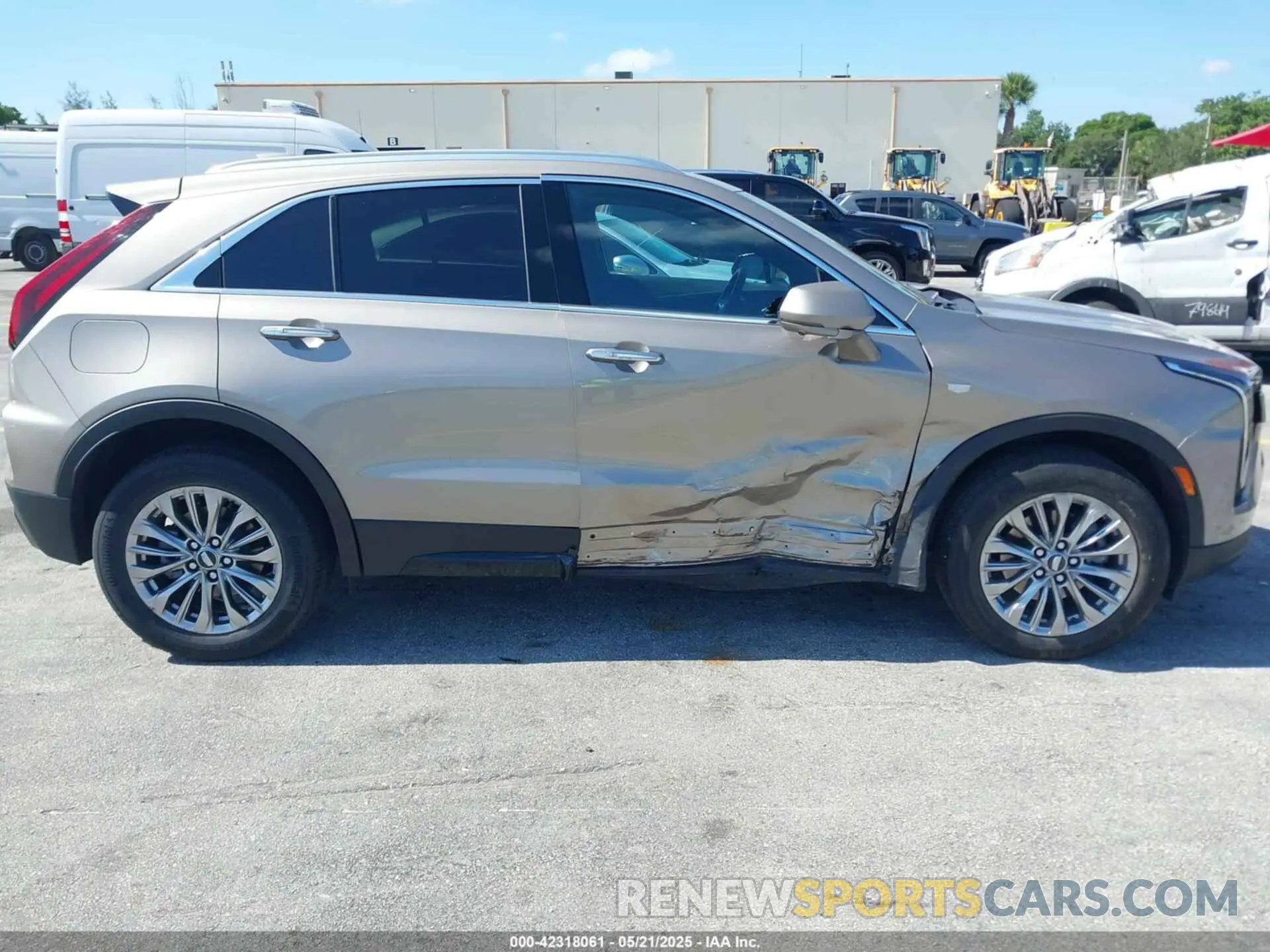 13 fotografías del automóvil dañado 1GYFZCR41SF152998 CADILLAC XT4 2025