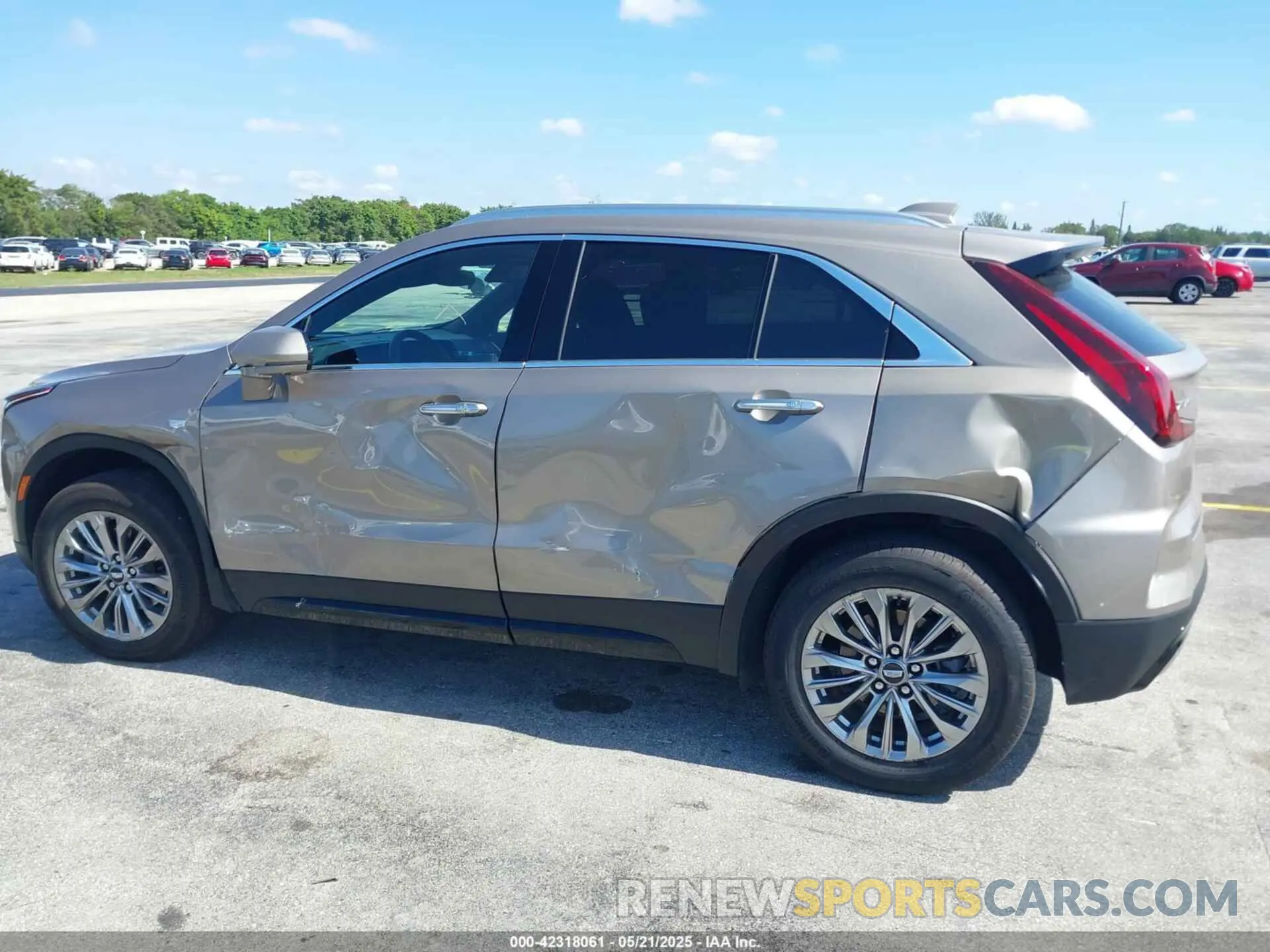 14 fotografías del automóvil dañado 1GYFZCR41SF152998 CADILLAC XT4 2025