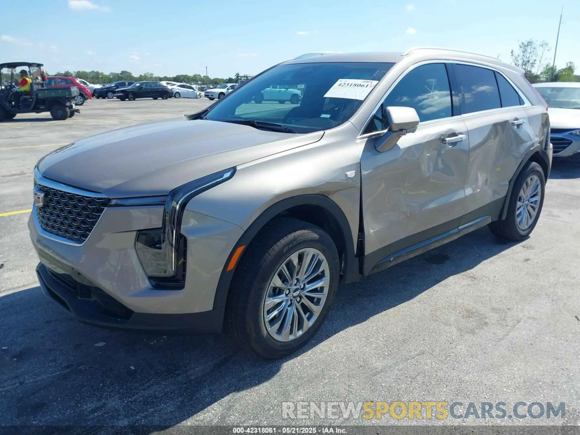 2 fotografías del automóvil dañado 1GYFZCR41SF152998 CADILLAC XT4 2025
