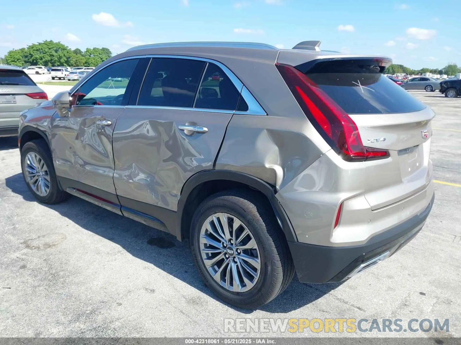 3 fotografías del automóvil dañado 1GYFZCR41SF152998 CADILLAC XT4 2025