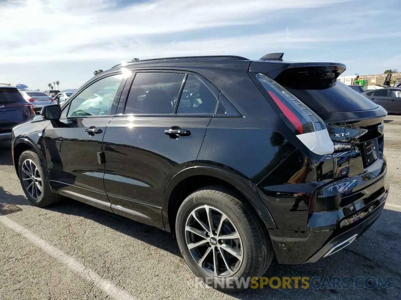 2 fotografías del automóvil dañado 1GYFZER44SF142428 CADILLAC XT4 2025