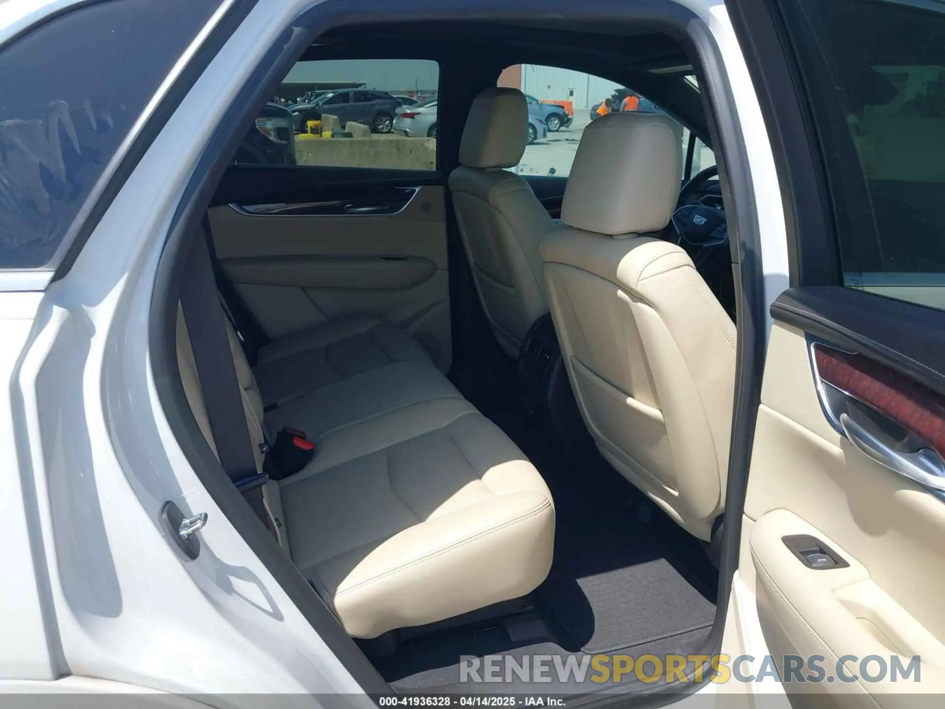 8 fotografías del automóvil dañado 1GYKNCRS1KZ135674 CADILLAC XT5 2019