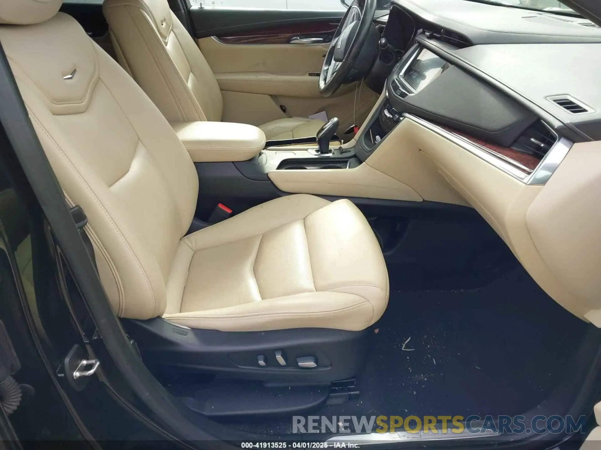 5 fotografías del automóvil dañado 1GYKNCRS2KZ247559 CADILLAC XT5 2019
