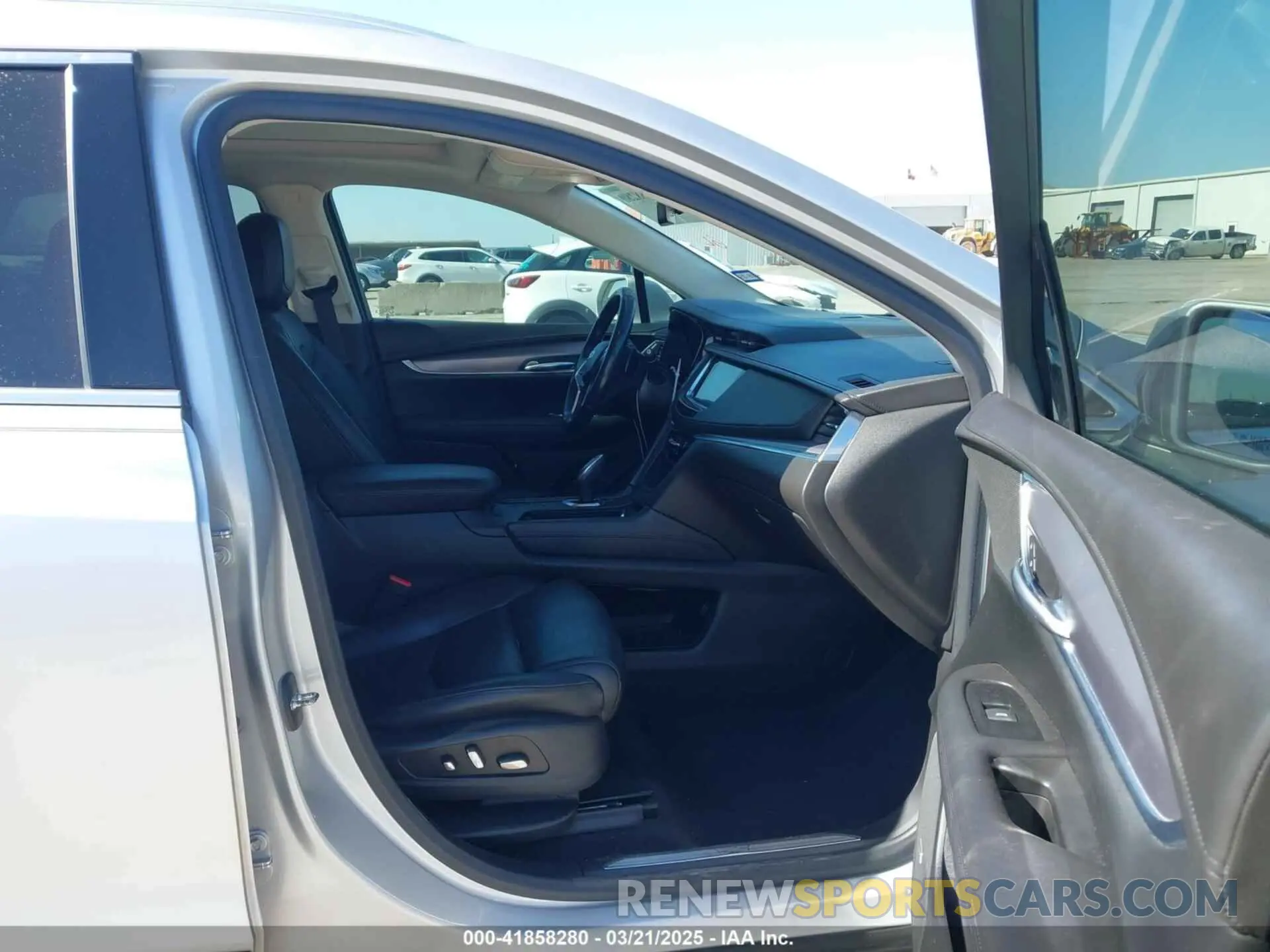 5 fotografías del automóvil dañado 1GYKNCRS3KZ100411 CADILLAC XT5 2019
