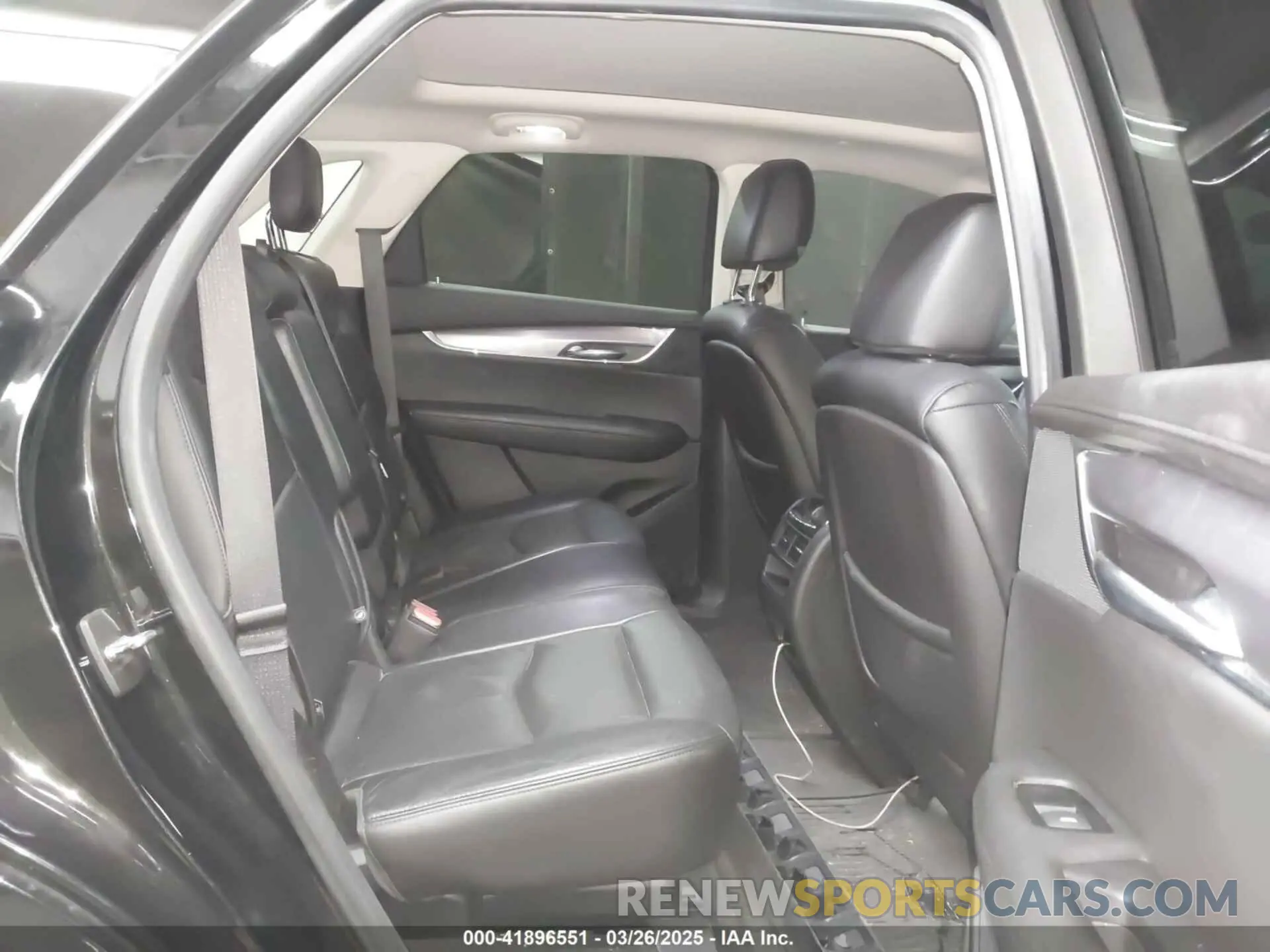 8 fotografías del automóvil dañado 1GYKNCRS5KZ142904 CADILLAC XT5 2019