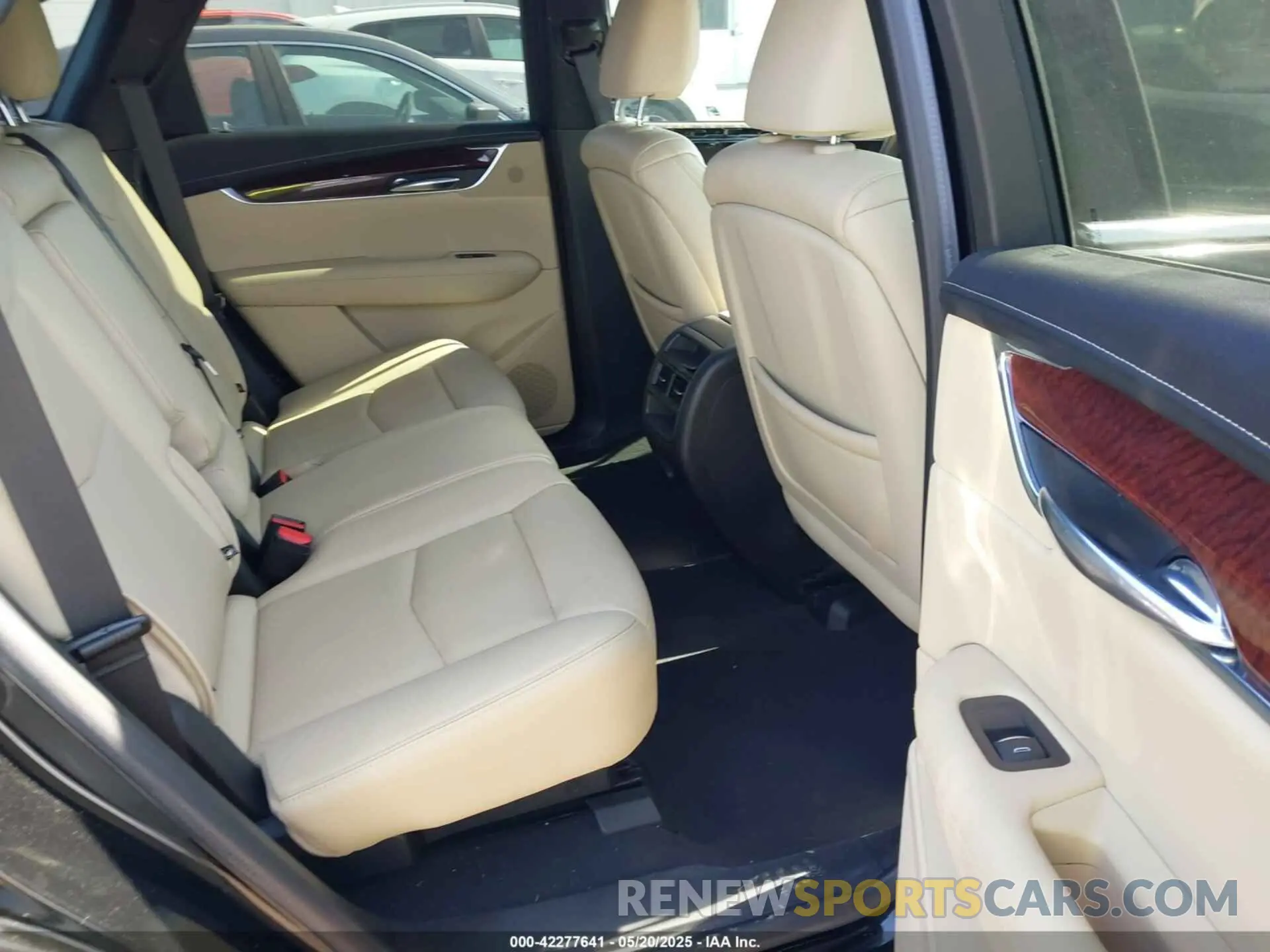 8 fotografías del automóvil dañado 1GYKNCRS6KZ287045 CADILLAC XT5 2019