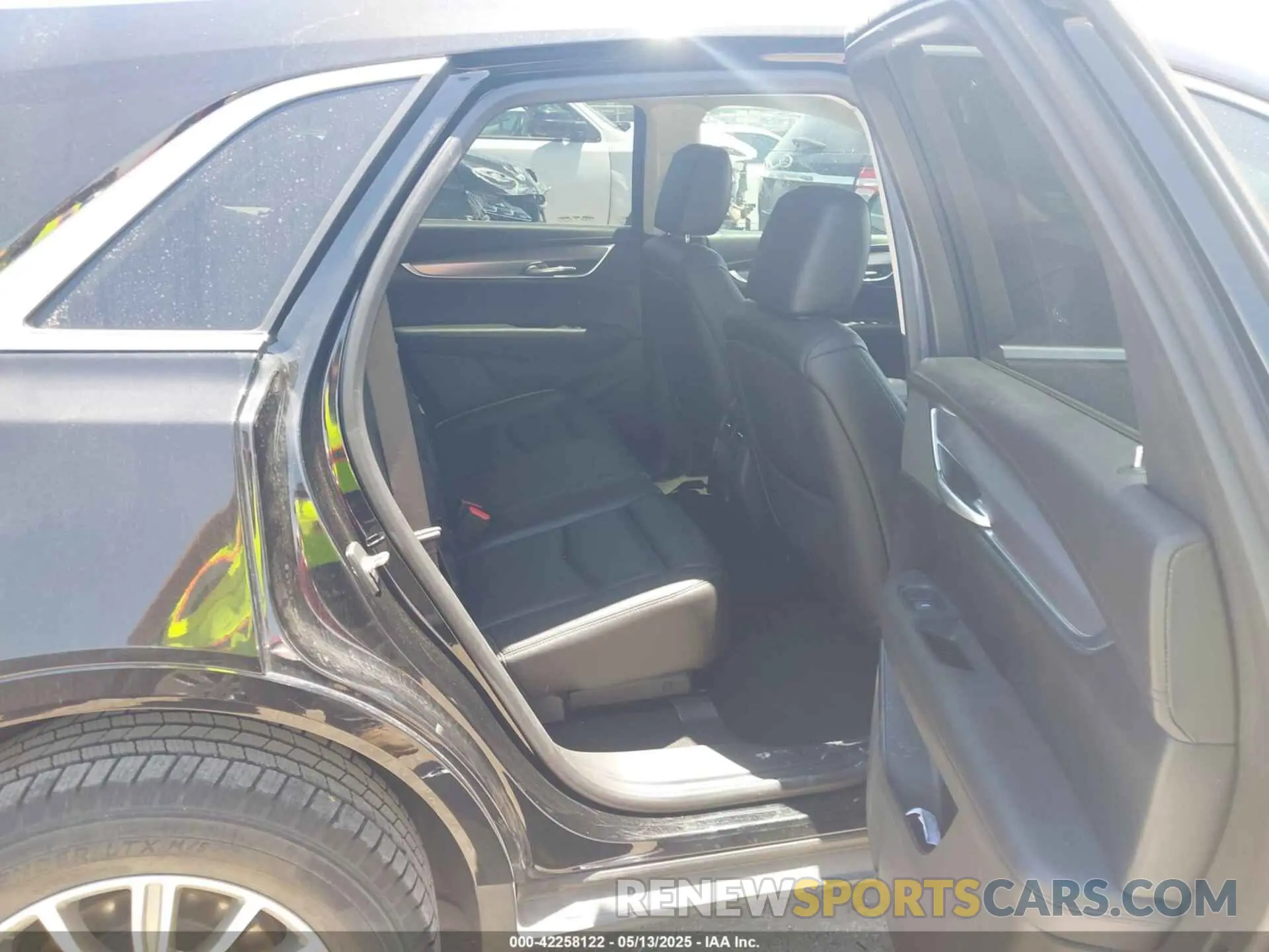 8 fotografías del automóvil dañado 1GYKNCRS7KZ119625 CADILLAC XT5 2019