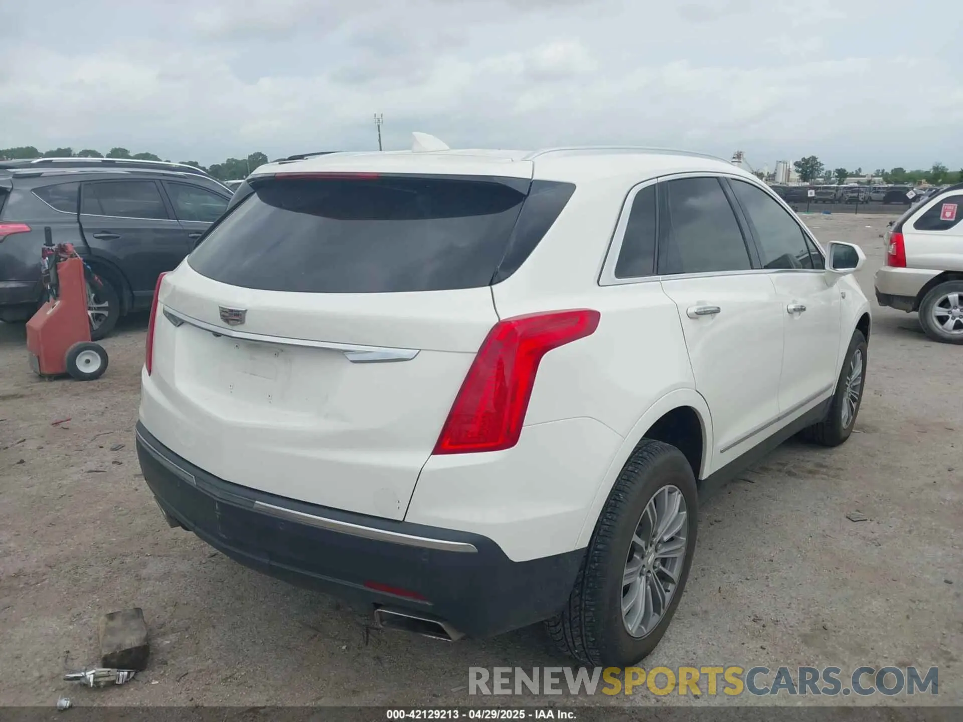 4 fotografías del automóvil dañado 1GYKNCRSXKZ286643 CADILLAC XT5 2019