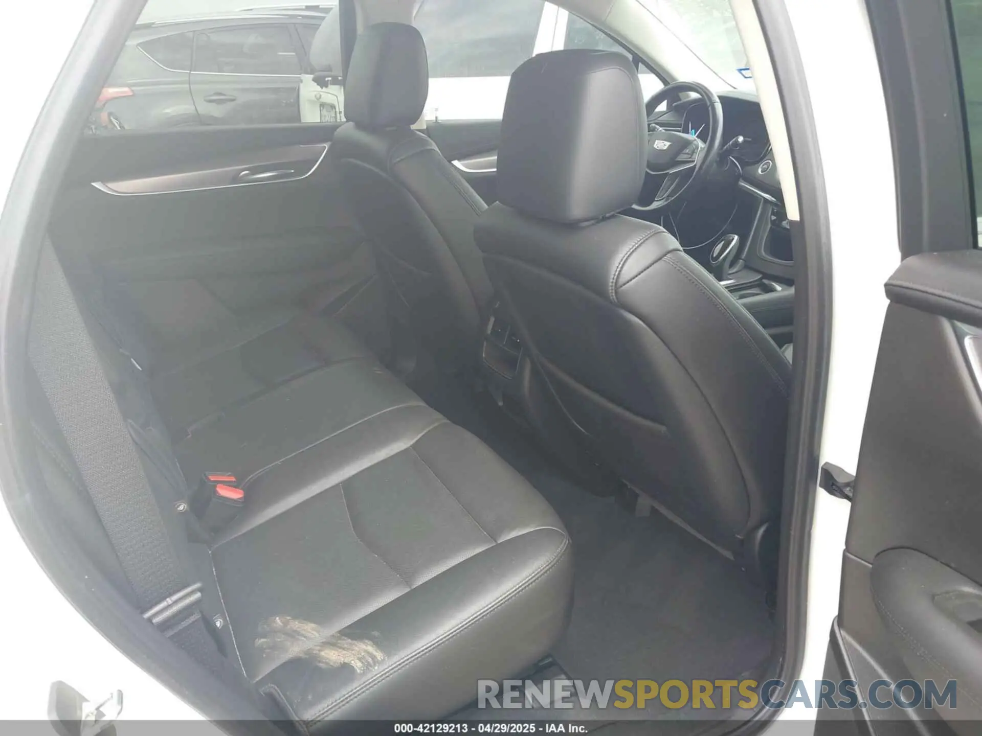 8 fotografías del automóvil dañado 1GYKNCRSXKZ286643 CADILLAC XT5 2019