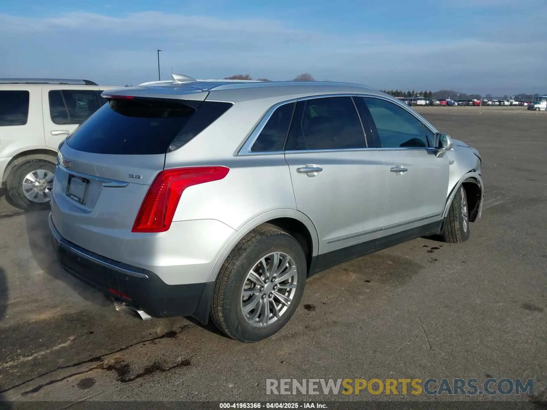 4 fotografías del automóvil dañado 1GYKNDRS5KZ242037 CADILLAC XT5 2019