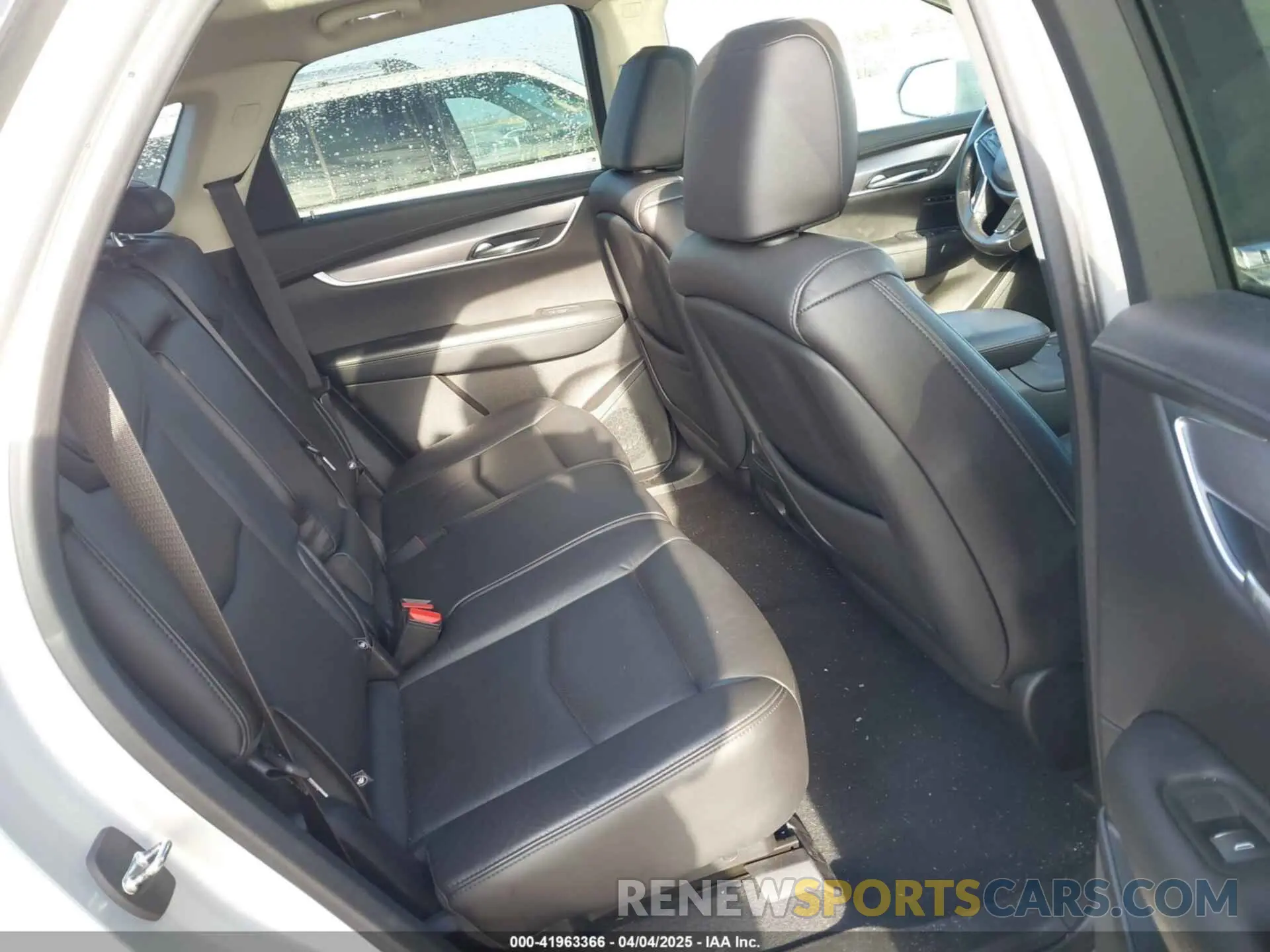 8 fotografías del automóvil dañado 1GYKNDRS5KZ242037 CADILLAC XT5 2019