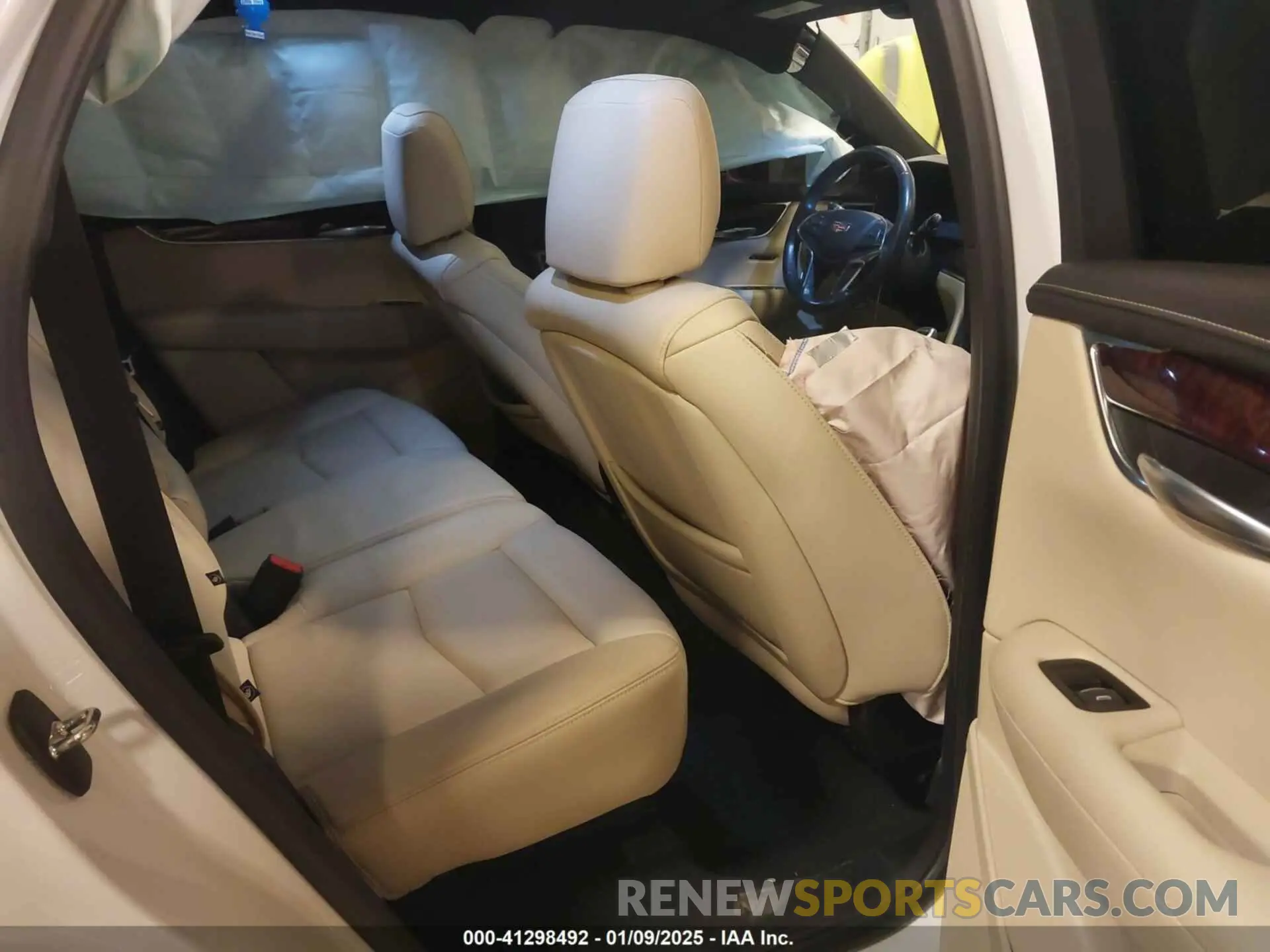 8 fotografías del automóvil dañado 1GYKNDRS9KZ199788 CADILLAC XT5 2019