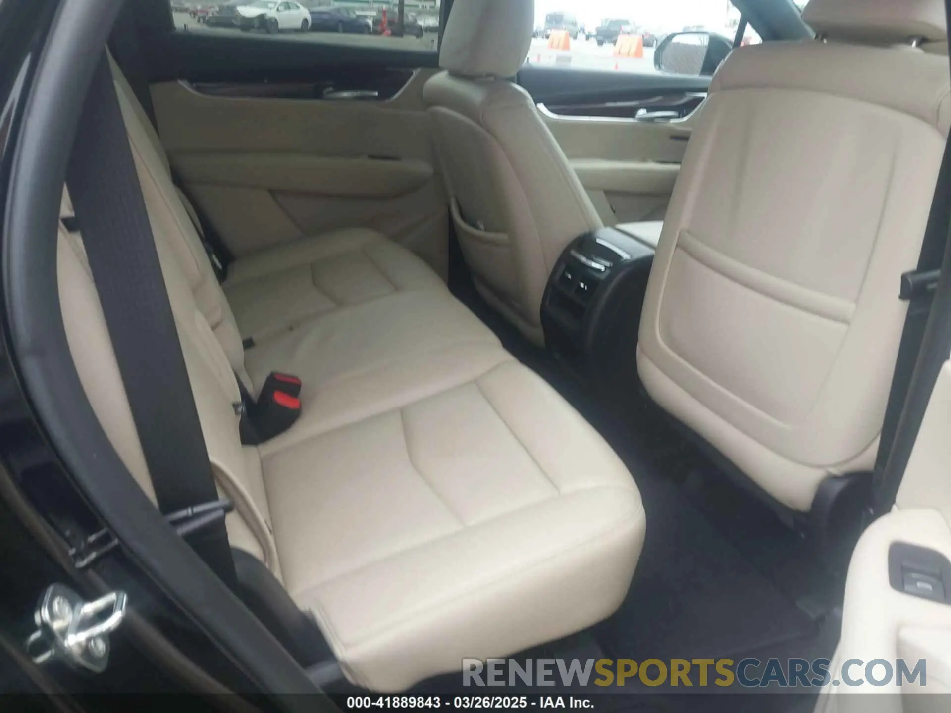 8 fotografías del automóvil dañado 1GYKNERS3KZ134635 CADILLAC XT5 2019