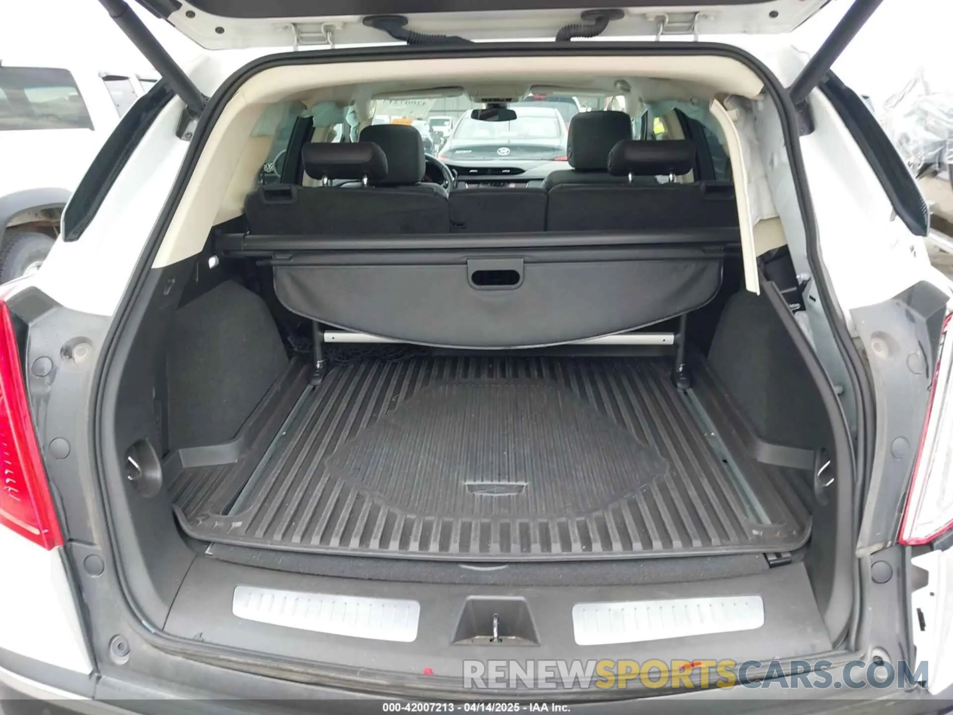 17 fotografías del automóvil dañado 1GYKNFRS8KZ109154 CADILLAC XT5 2019
