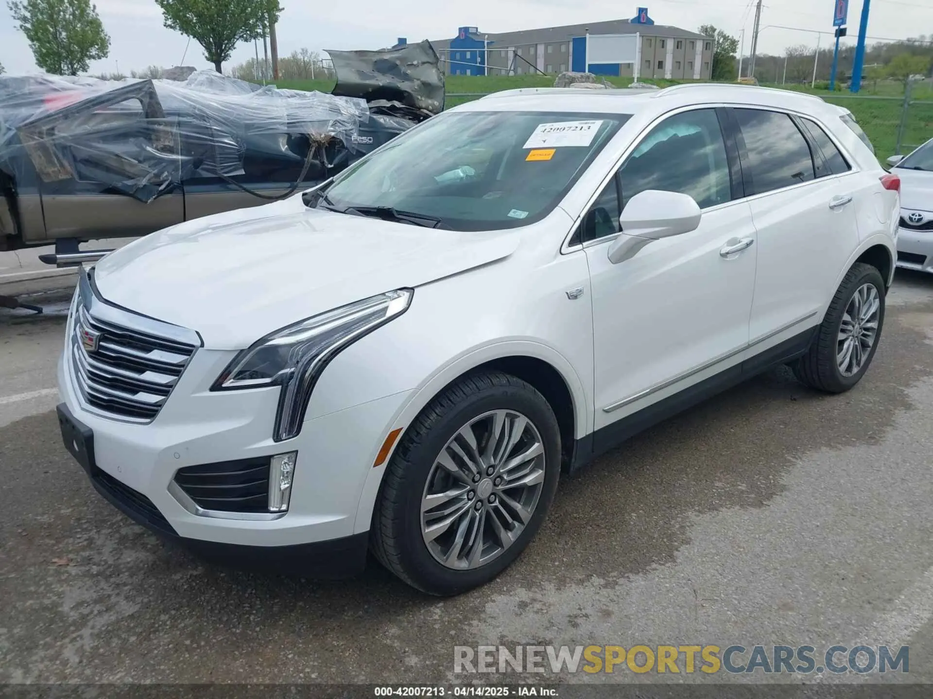 2 fotografías del automóvil dañado 1GYKNFRS8KZ109154 CADILLAC XT5 2019