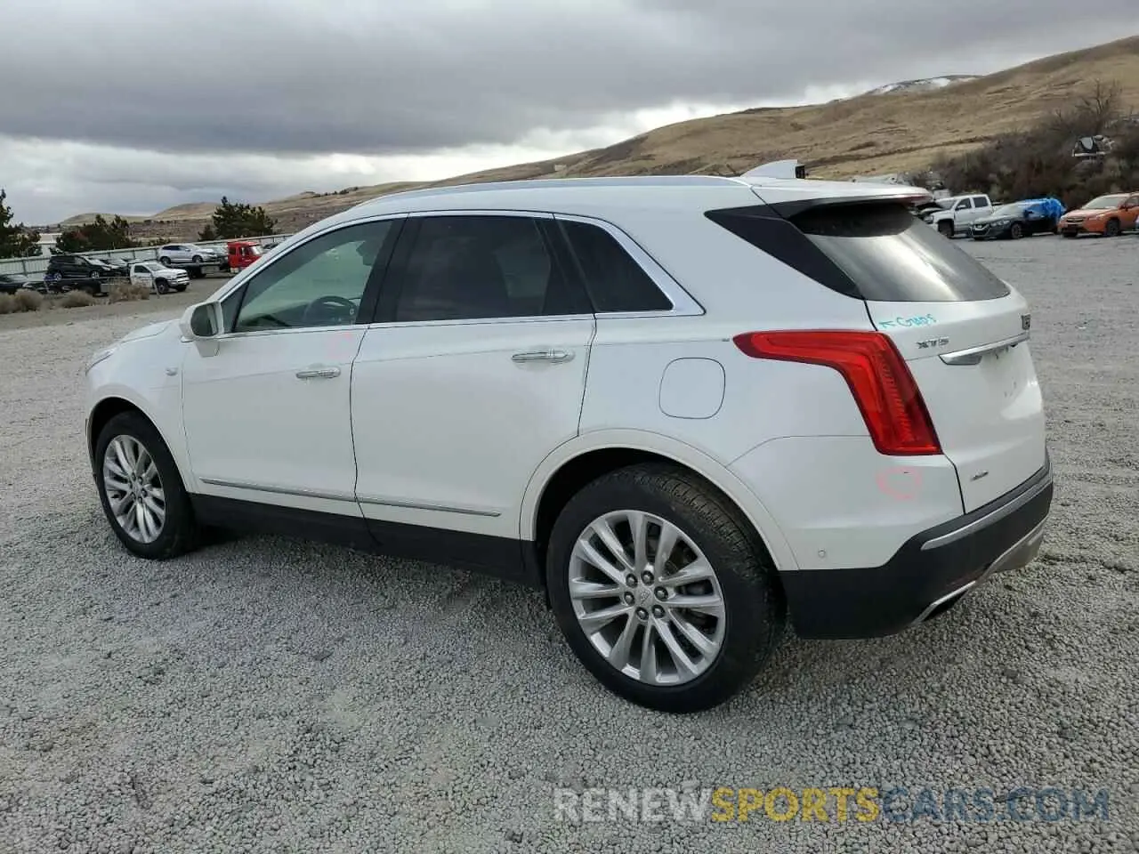 2 fotografías del automóvil dañado 1GYKNGRS6KZ116013 CADILLAC XT5 2019