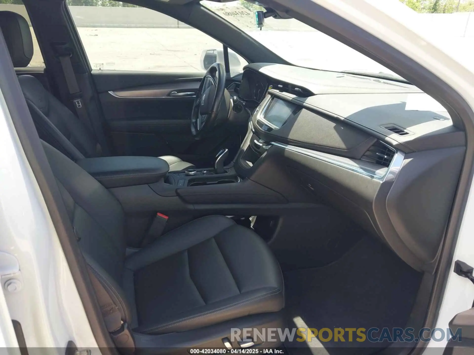 5 fotografías del automóvil dañado 1GYKNAR40LZ229391 CADILLAC XT5 2020