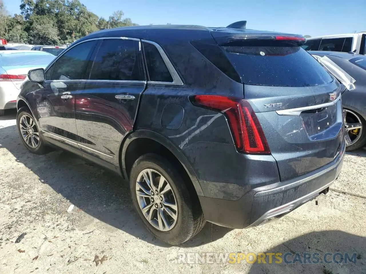 2 fotografías del automóvil dañado 1GYKNCRS2LZ110526 CADILLAC XT5 2020