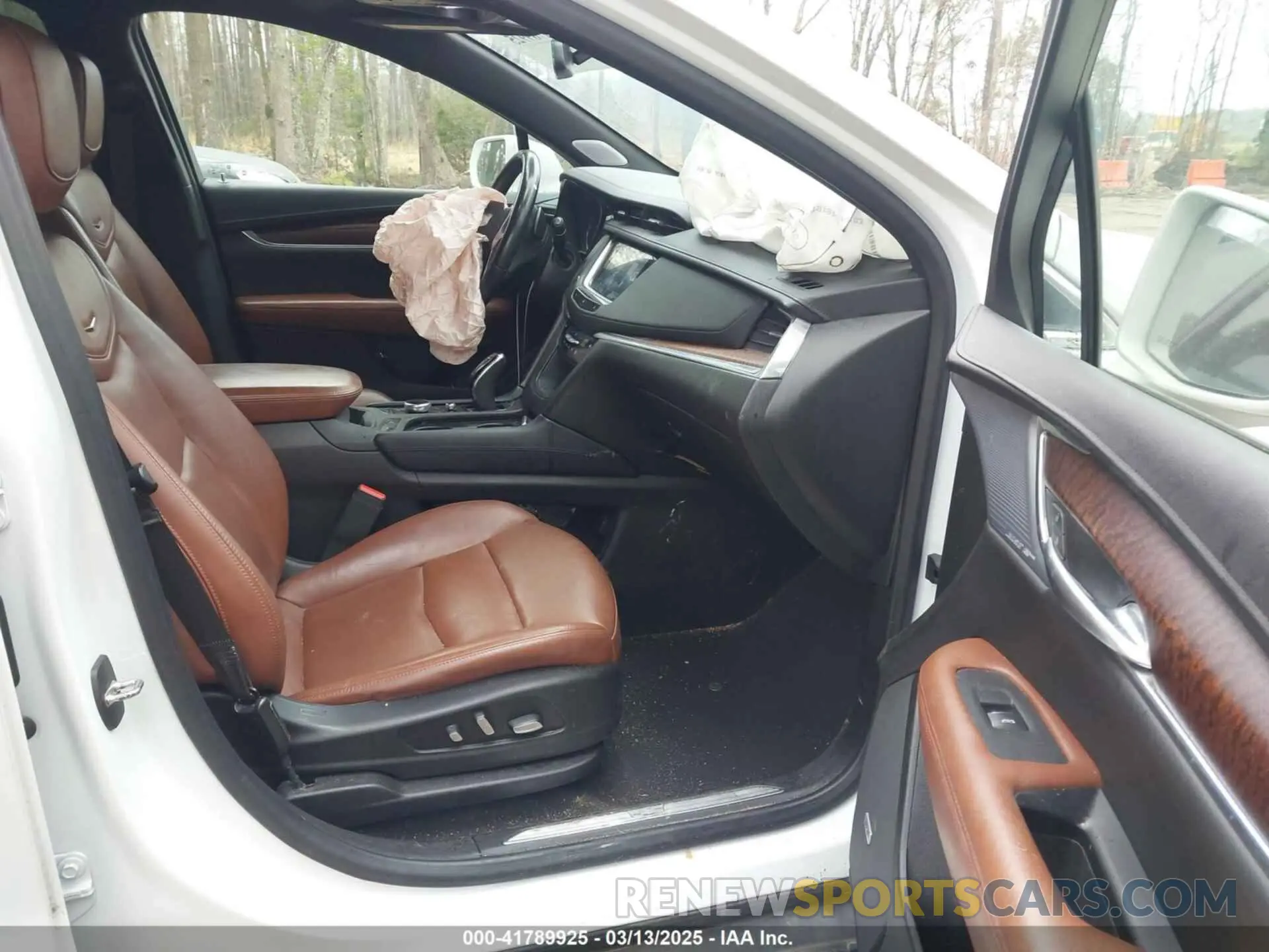 5 fotografías del automóvil dañado 1GYKNCRS3LZ115508 CADILLAC XT5 2020