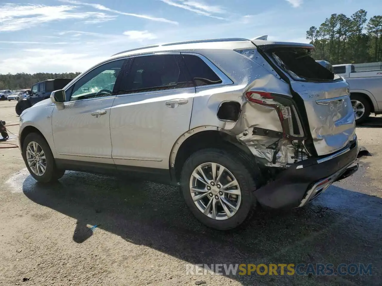 2 fotografías del automóvil dañado 1GYKNCRSXLZ215525 CADILLAC XT5 2020