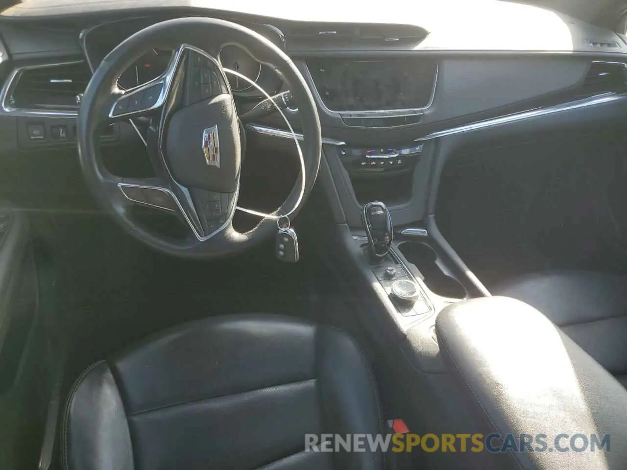 8 fotografías del automóvil dañado 1GYKNDRS0LZ147886 CADILLAC XT5 2020