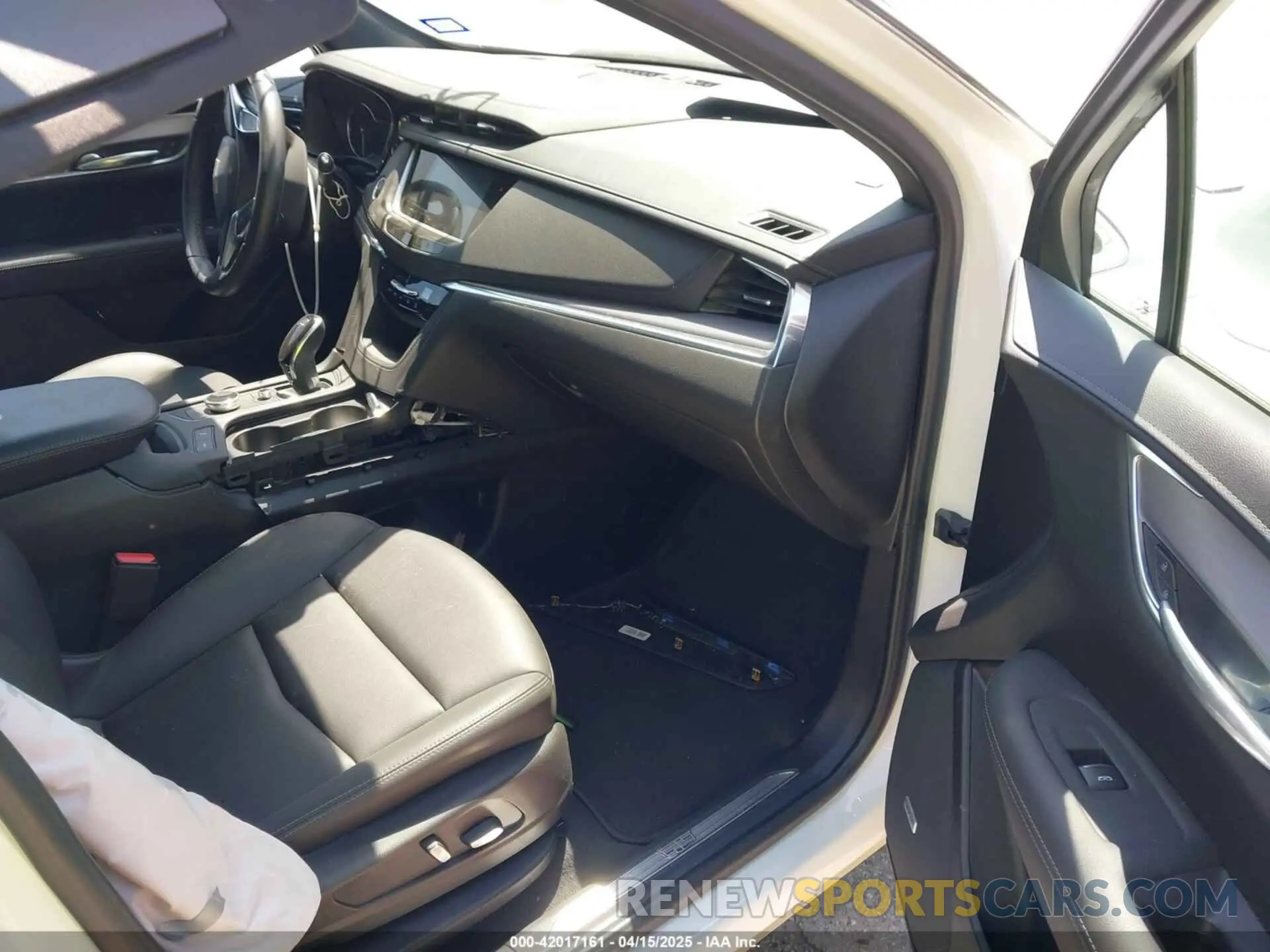 5 fotografías del automóvil dañado 1GYKNAR47MZ210905 CADILLAC XT5 2021