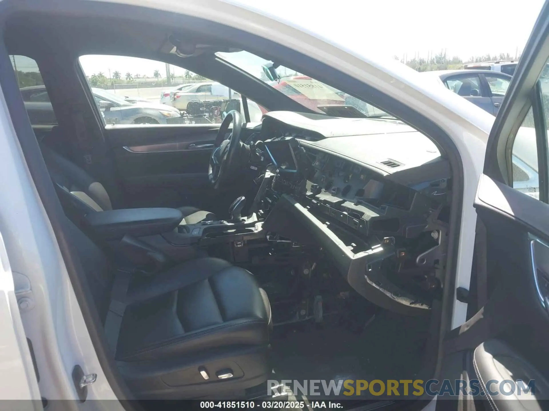 5 fotografías del automóvil dañado 1GYKNAR48MZ149757 CADILLAC XT5 2021