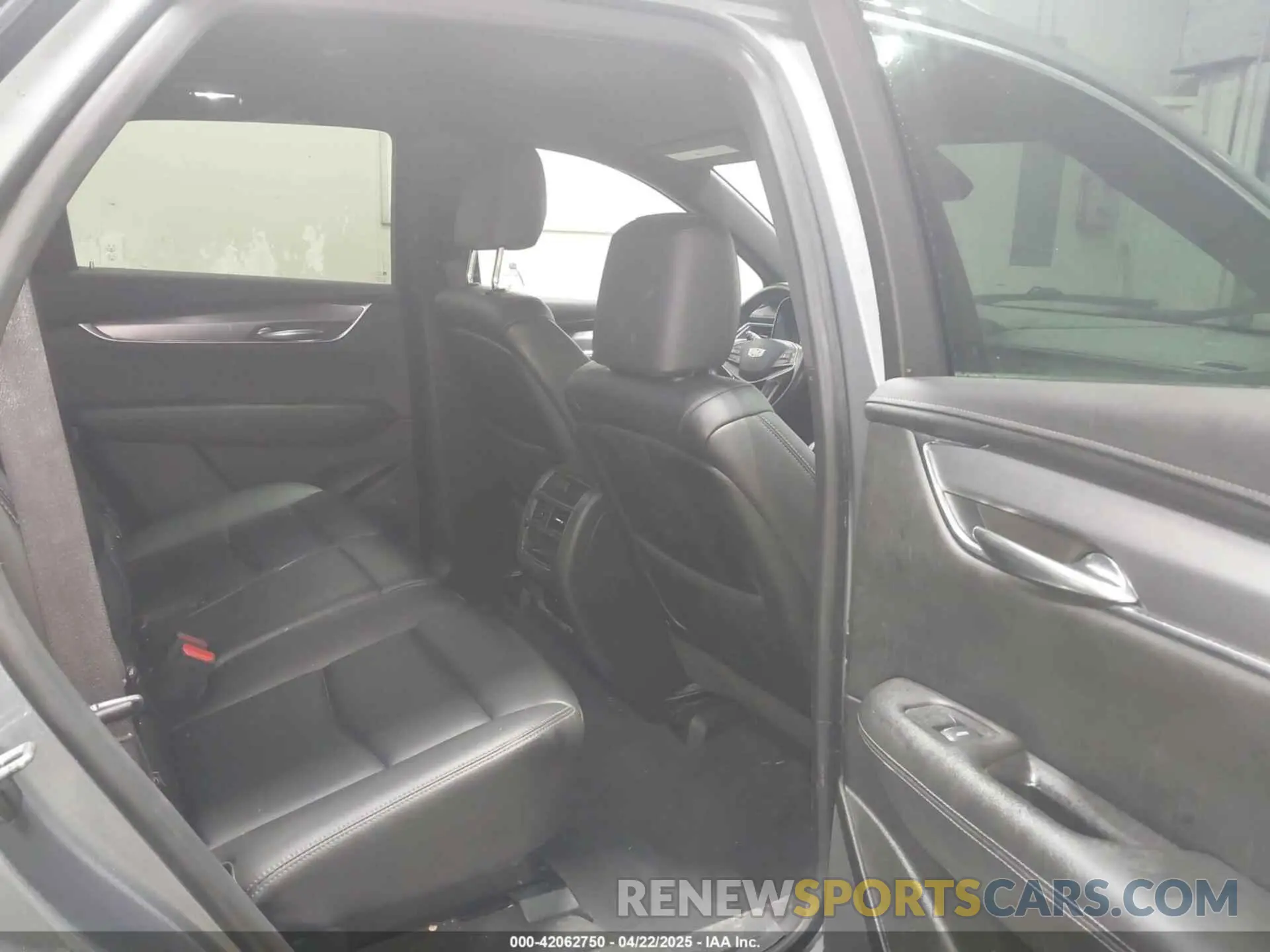 8 fotografías del automóvil dañado 1GYKNBR42MZ165944 CADILLAC XT5 2021