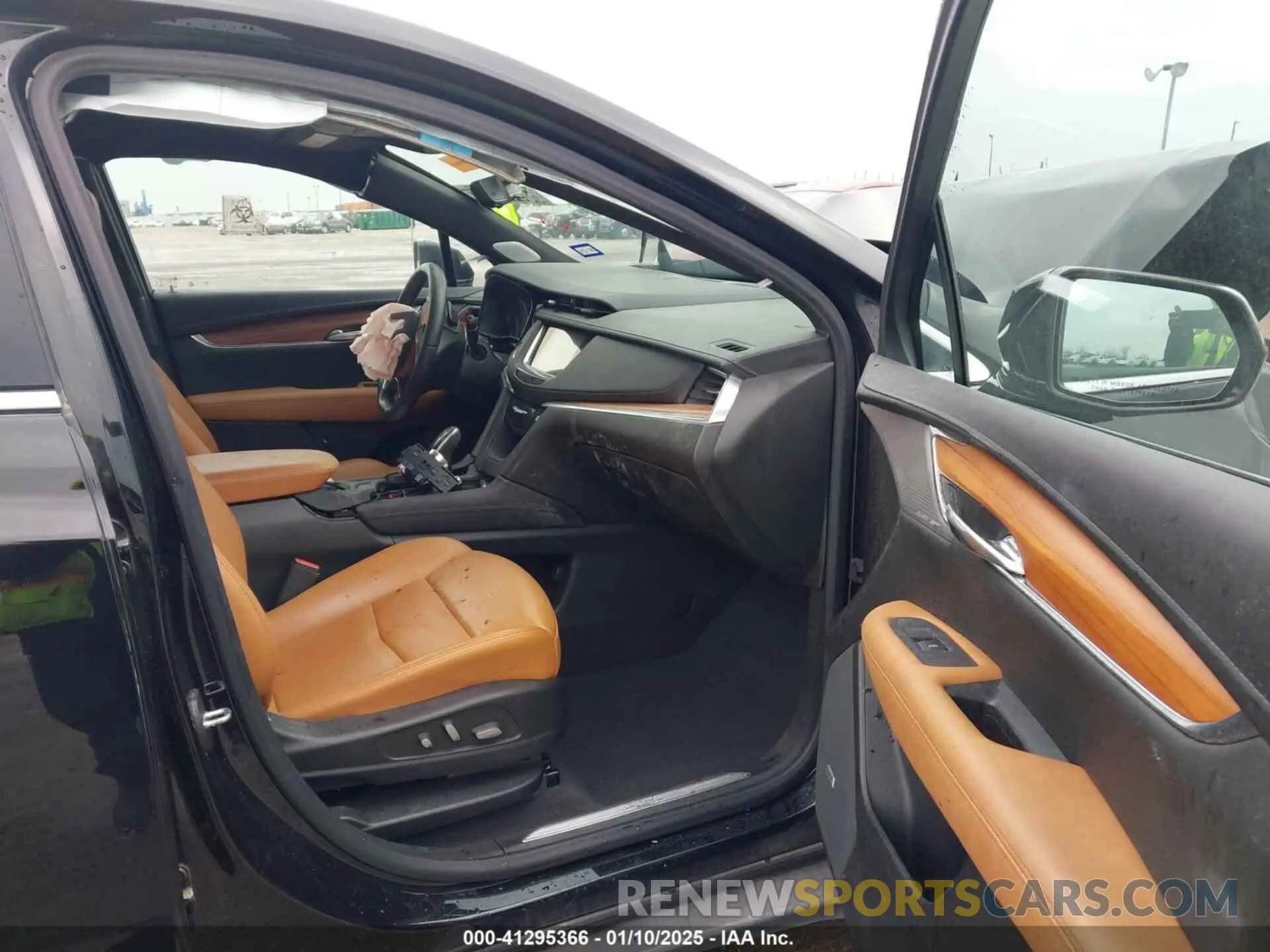 5 fotografías del automóvil dañado 1GYKNCRS4NZ154675 CADILLAC XT5 2022