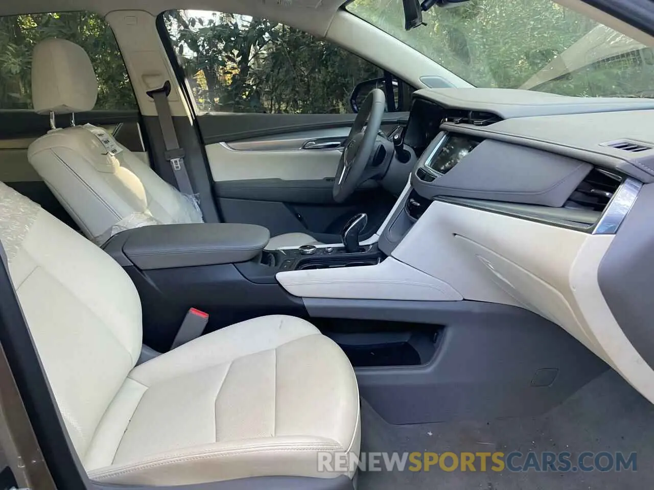 5 fotografías del automóvil dañado 1GYKNCRS6NZ164687 CADILLAC XT5 2022