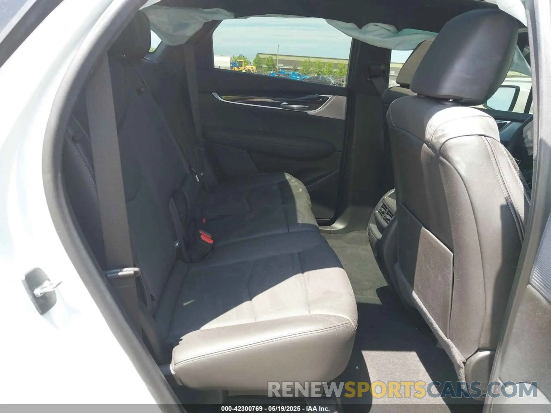 8 fotografías del automóvil dañado 1GYKNDRS7NZ155485 CADILLAC XT5 2022