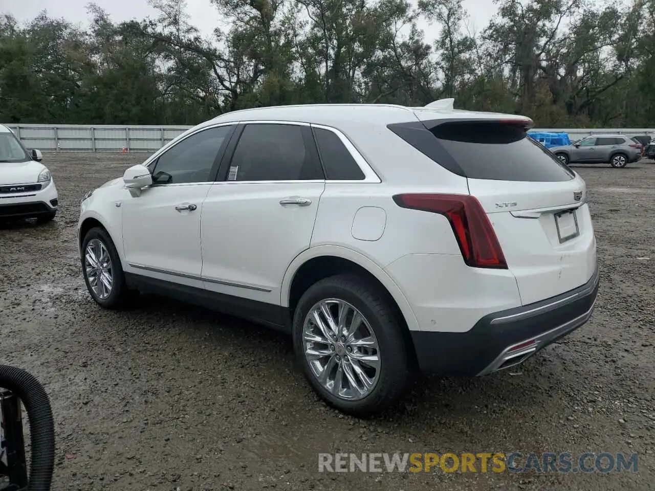 2 fotografías del automóvil dañado 1GYKNERSXNZ162971 CADILLAC XT5 2022