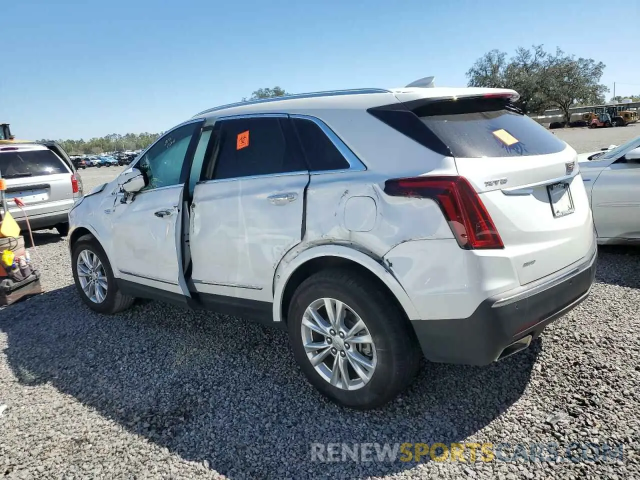 2 fotografías del automóvil dañado 1GYKNBR43PZ195913 CADILLAC XT5 2023