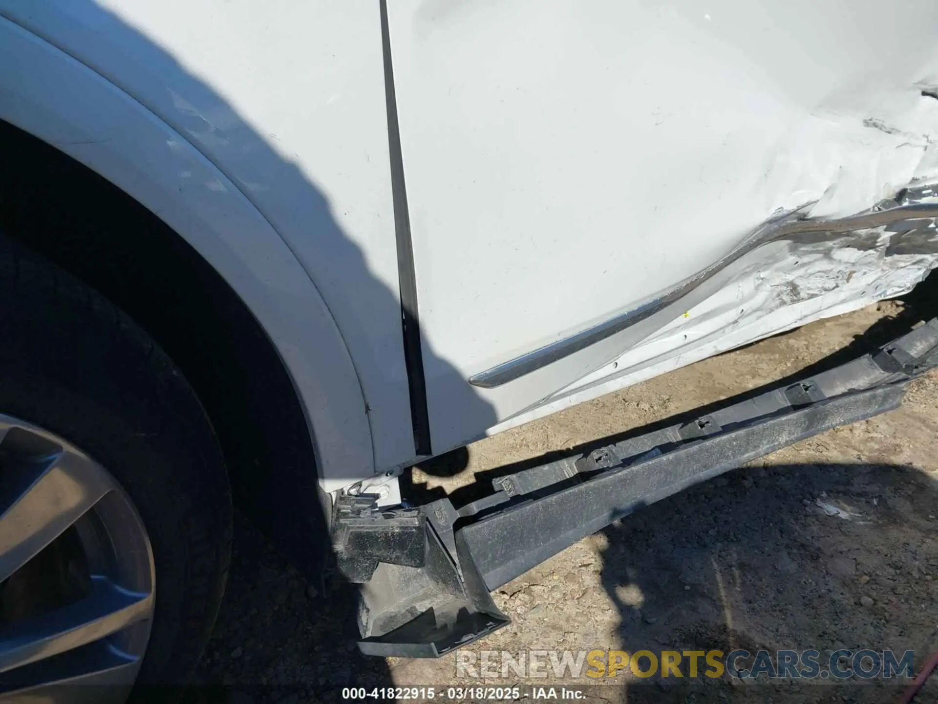 16 fotografías del automóvil dañado 1GYKNCR46PZ110617 CADILLAC XT5 2023