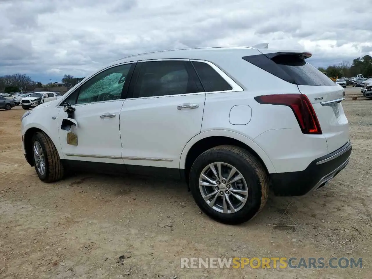 2 fotografías del automóvil dañado 1GYKNCR48PZ103975 CADILLAC XT5 2023