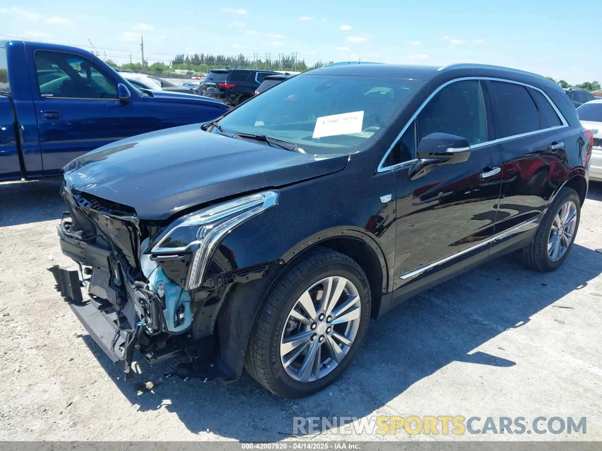 2 fotografías del automóvil dañado 1GYKNCRS1PZ148318 CADILLAC XT5 2023