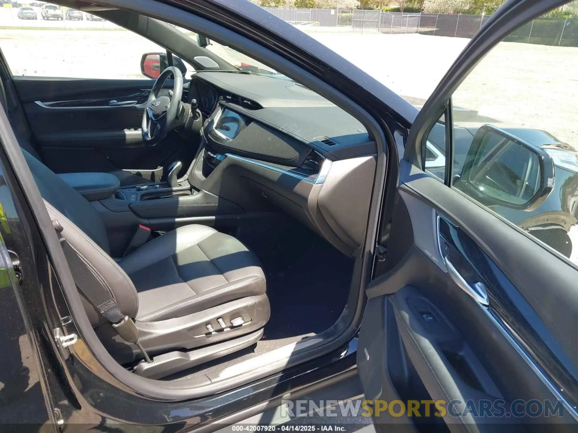 5 fotografías del automóvil dañado 1GYKNCRS1PZ148318 CADILLAC XT5 2023