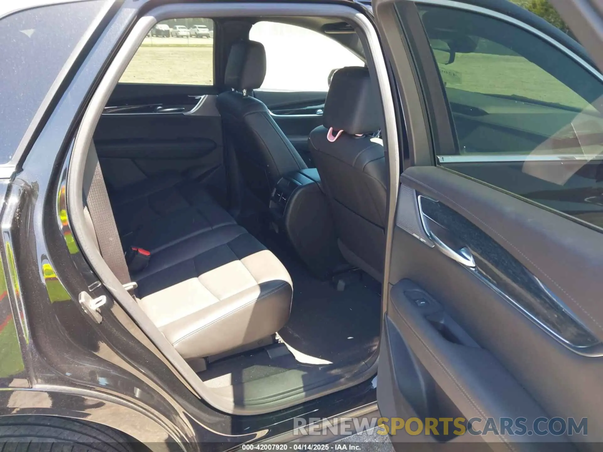 8 fotografías del automóvil dañado 1GYKNCRS1PZ148318 CADILLAC XT5 2023