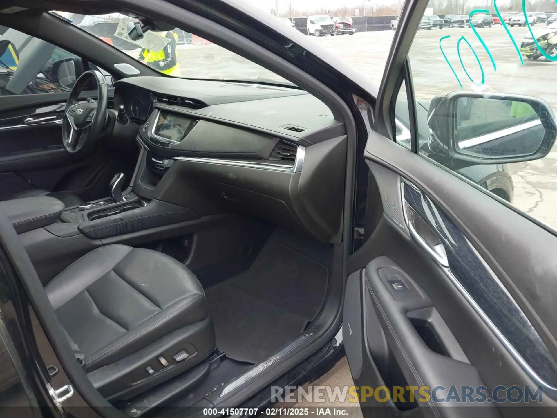 5 fotografías del automóvil dañado 1GYKNCRS2PZ146772 CADILLAC XT5 2023
