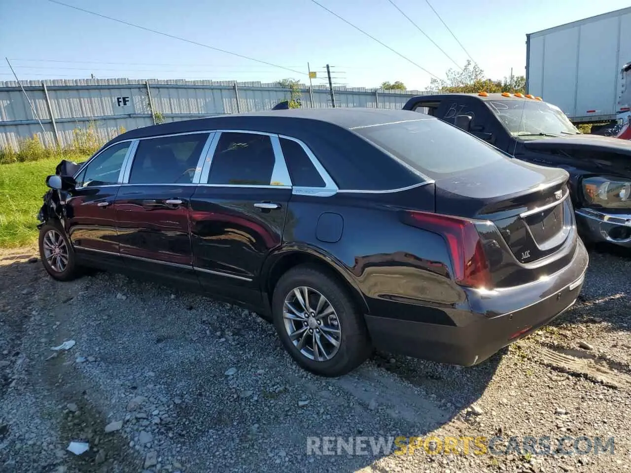 2 fotografías del automóvil dañado 1GEKNAR43RZ751714 CADILLAC XT5 2024