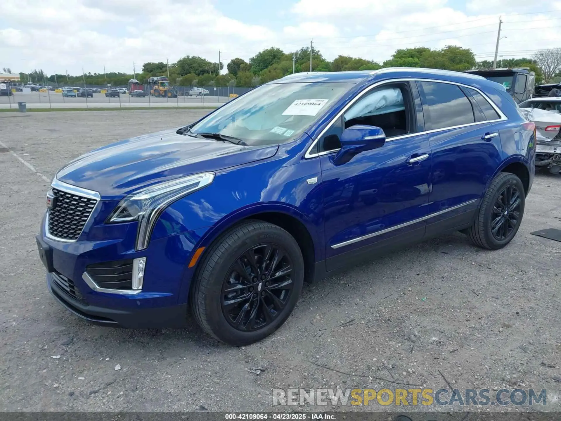 2 fotografías del automóvil dañado 1GYKNBR41RZ755169 CADILLAC XT5 2024