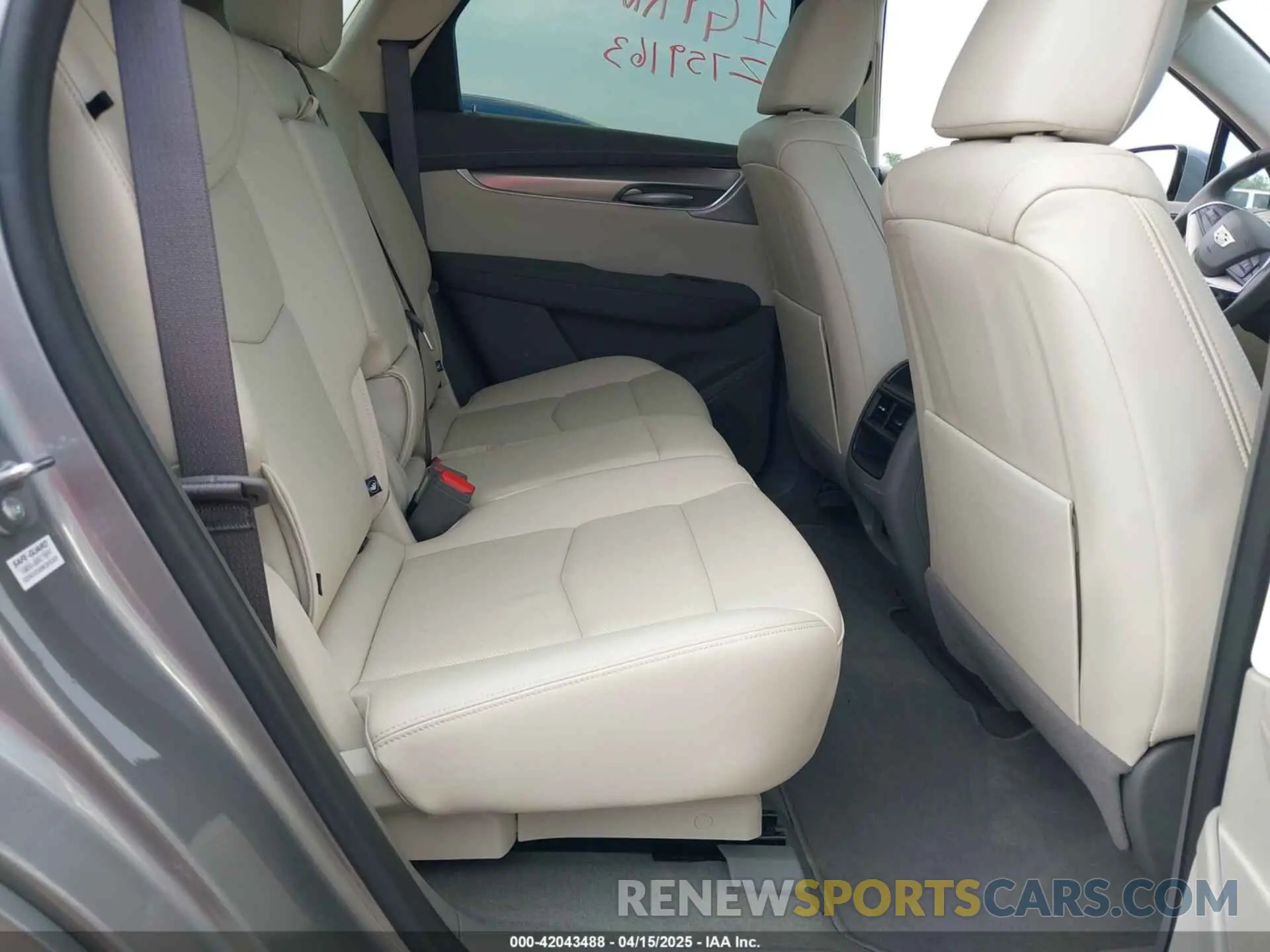 8 fotografías del automóvil dañado 1GYKNCRS3RZ759163 CADILLAC XT5 2024