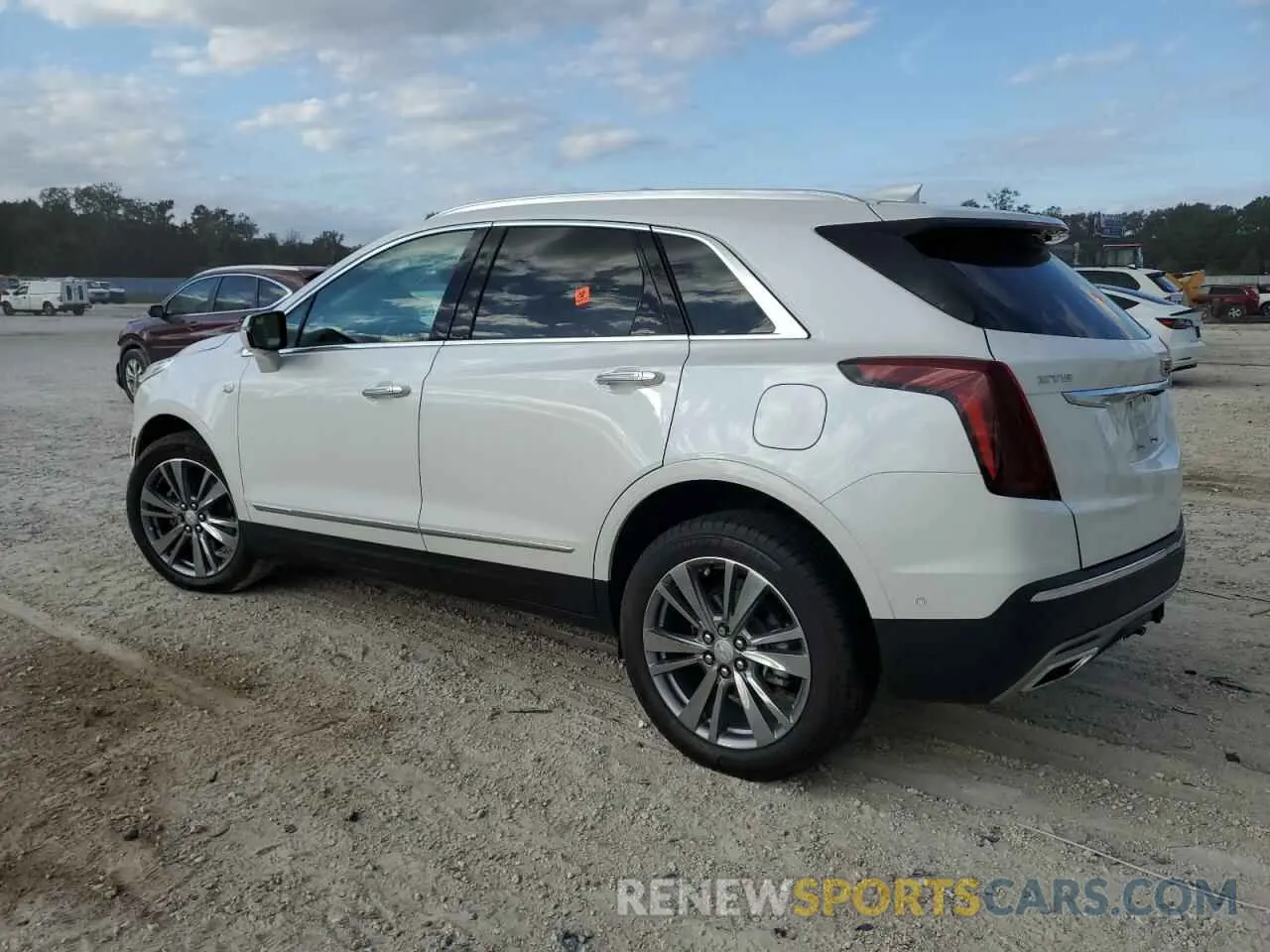 2 fotografías del automóvil dañado 1GYKNCRSXRZ745180 CADILLAC XT5 2024